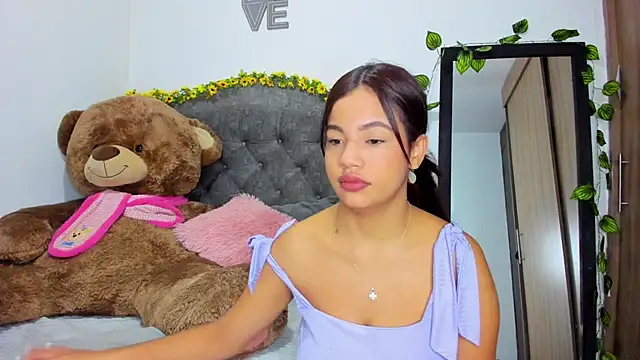 AnahiRivera online show from 10.13.25