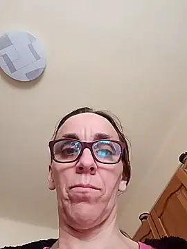 Dettybitch40 online show from 10.20.25