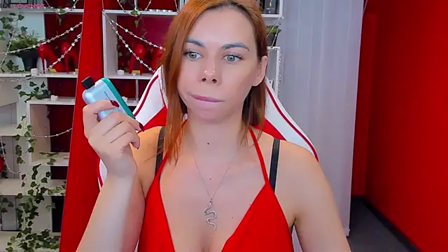 Snapshot of KateCloud chatting on 03.17.25 KateCloud online show from 03.17.25