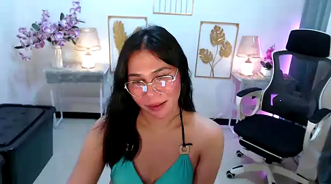 Snapshot of Asian_flabby chatting on 12.30.24 Asian flabby online show from 12.30.24