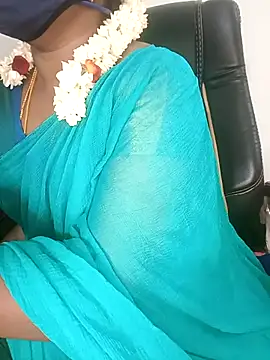 Snapshot of Tamil-hotwife chatting on 10.17.25 Tamil-hotwife online show from 10.17.25
