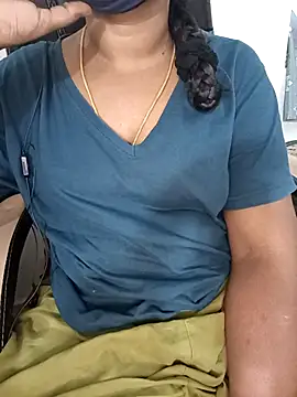 Snapshot of Tamil-hotwife chatting on 11.05.25 Tamil-hotwife online show from 11.05.25