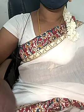Snapshot of Tamil-hotwife chatting on 11.07.25 Tamil-hotwife online show from 11.07.25