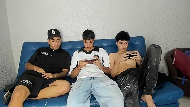 Snapshot of pelusos_mens chatting on 12.12.24 pelusos mens online show from 12.12.24