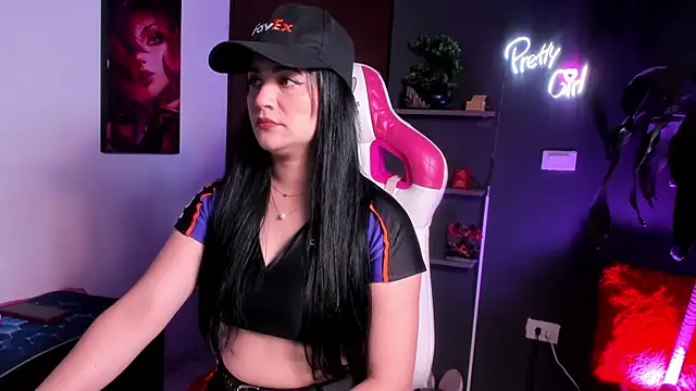 Snapshot of Emilyjhonson_01 chatting on 10.22.25 Emilyjhonson 01 online show from 10.22.25