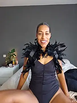 Snapshot of Goldenlace chatting on 10.30.25 Goldenlace online show from 10.30.25