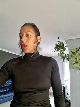 Snapshot of Goldenlace chatting on 11.21.25 Goldenlace online show from 11.21.25