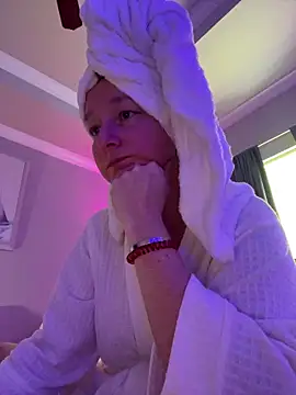 Snapshot of Vivian_MayXxX chatting on 10.04.25 Vivian MayXxX online show from 10.04.25