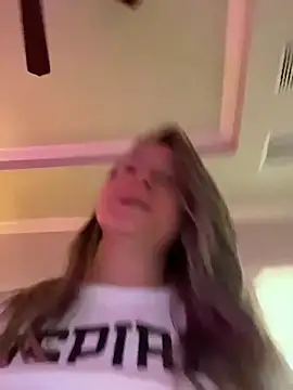 Snapshot of Vivian_MayXxX chatting on 10.31.25 Vivian MayXxX online show from 10.31.25