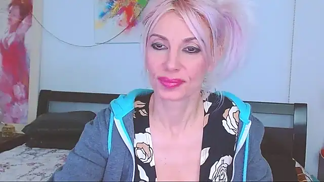 HoneyLara online show from 02.14.25