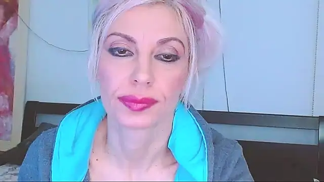 HoneyLara online show from 02.15.25