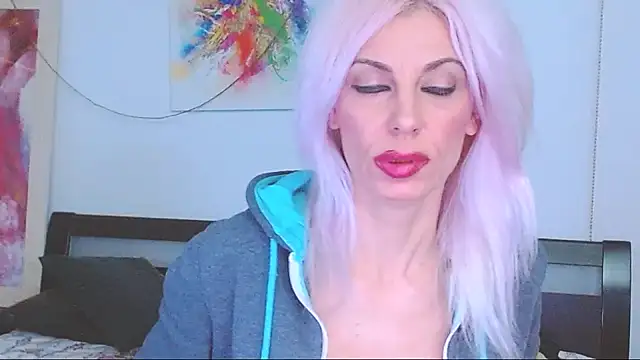 HoneyLara online show from 02.15.25