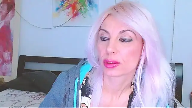 HoneyLara online show from 02.17.25