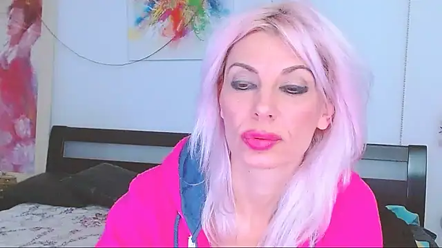 HoneyLara online show from 02.20.25