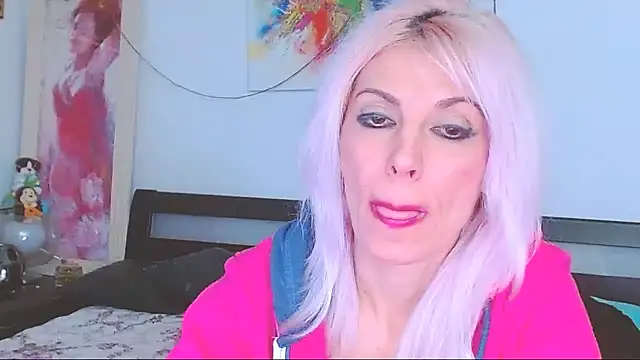 HoneyLara online show from 02.20.25