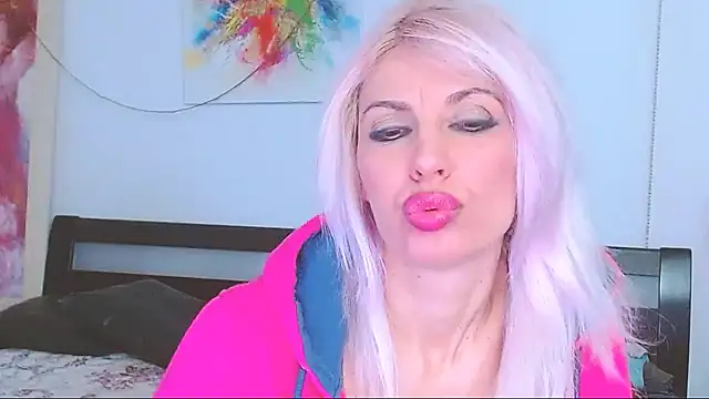 HoneyLara online show from 02.21.25