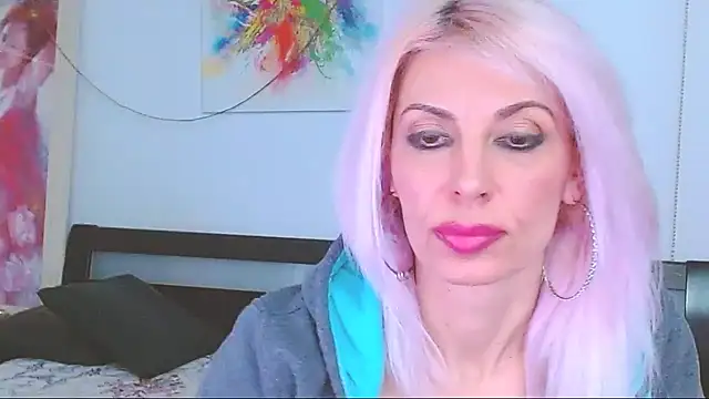 HoneyLara online show from 02.28.25