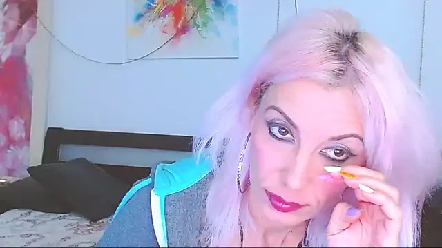 HoneyLara online show from 02.28.25