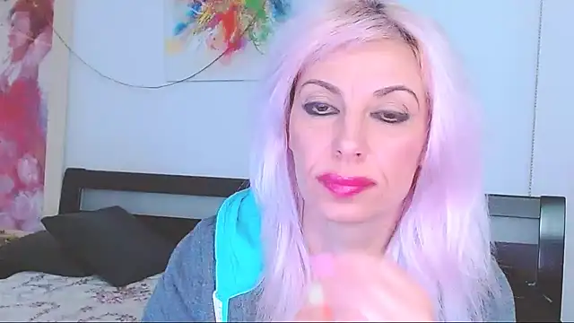 HoneyLara online show from 03.03.25