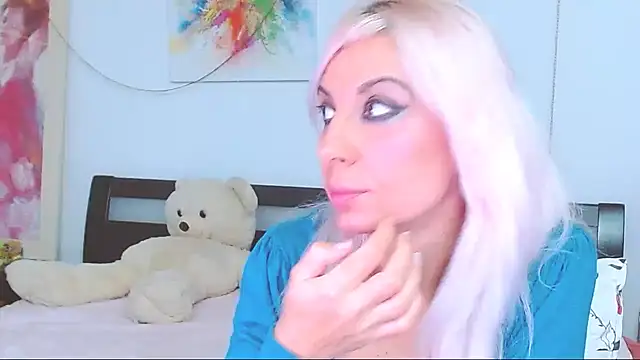 HoneyLara online show from 10.16.25