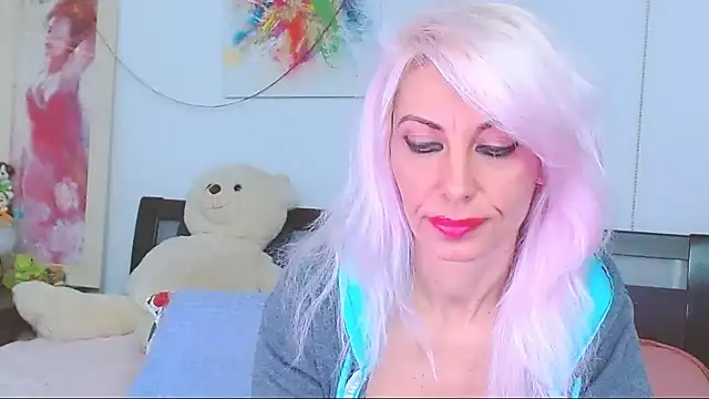 HoneyLara online show from 11.29.25