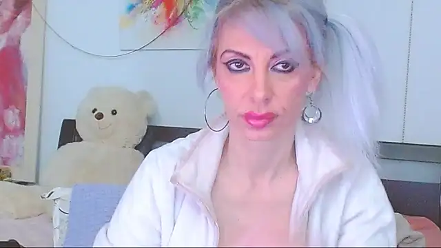 HoneyLara online show from 03.11.26