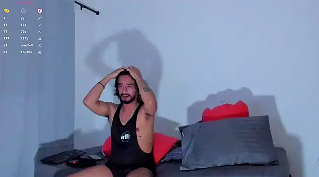 Snapshot of Cloudy_pigDude chatting on 12.28.24 Cloudy pigDude online show from 12.28.24