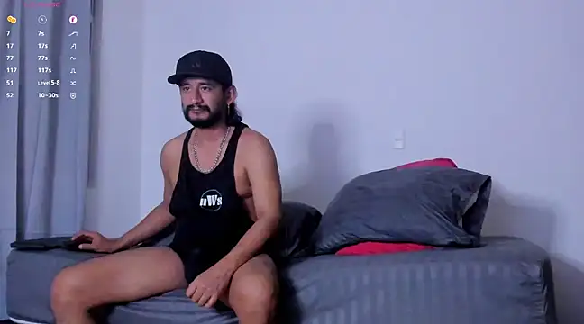 Snapshot of Cloudy_pigDude chatting on 01.10.25 Cloudy pigDude online show from 01.10.25