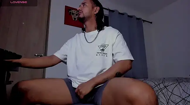 Snapshot of Cloudy_pigDude chatting on 03.18.25 Cloudy pigDude online show from 03.18.25