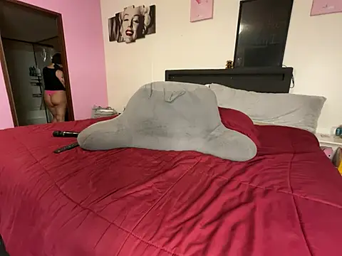 Snapshot of AngelSinz69 chatting on 12.11.24 AngelSinz69 online show from 12.11.24