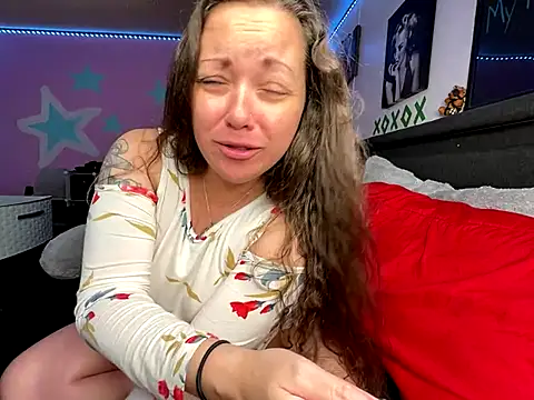 Snapshot of AngelSinz69 chatting on 10.17.25 AngelSinz69 online show from 10.17.25