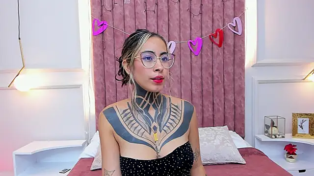 NicoleBlum online show from 02.12.25