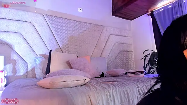 LEAH DOUUGLASS online show from 02.19.25
