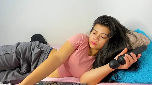 Snapshot of sweetnia chatting on 10.16.25 sweetnia online show from 10.16.25