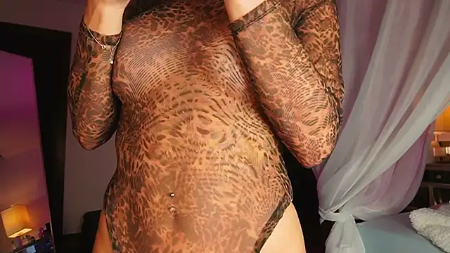 Snapshot of Katyerave chatting on 10.29.25 Katyerave online show from 10.29.25