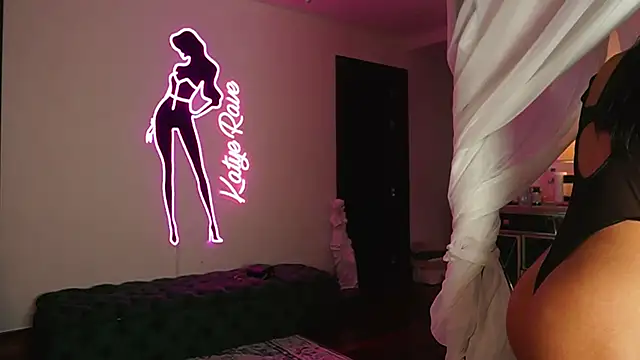 Snapshot of Katyerave chatting on 11.01.25 Katyerave online show from 11.01.25