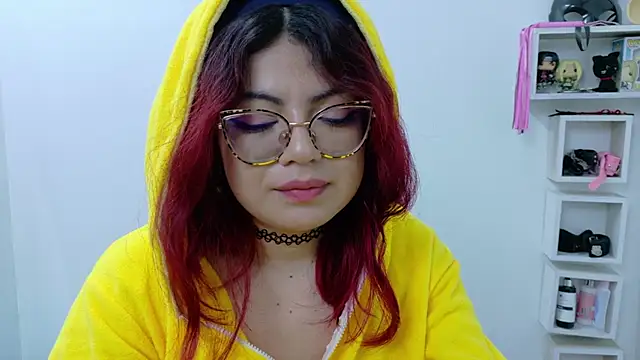 Catwhite  online show from 01.11.25