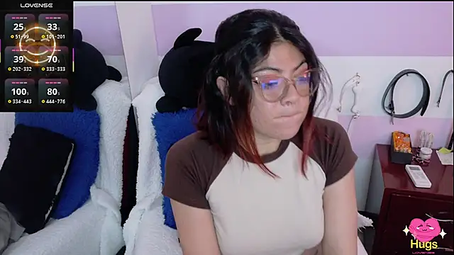 Snapshot of Catwhite_ chatting on 10.08.25 Catwhite online show from 10.08.25