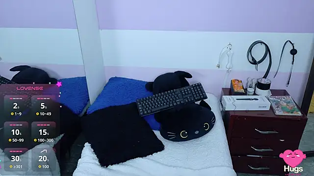 Snapshot of Catwhite_ chatting on 10.15.25 Catwhite online show from 10.15.25