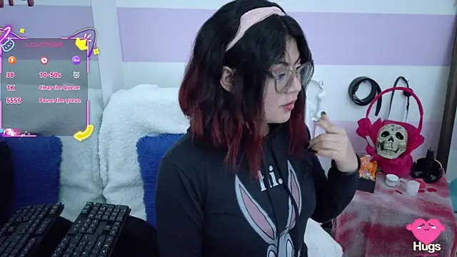 Snapshot of Catwhite_ chatting on 10.27.25 Catwhite online show from 10.27.25