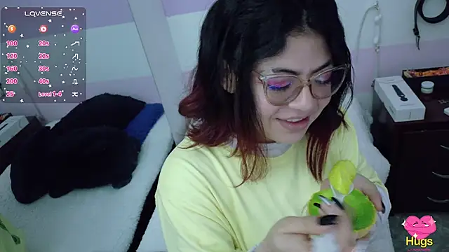 Snapshot of Catwhite_ chatting on 11.06.25 Catwhite online show from 11.06.25