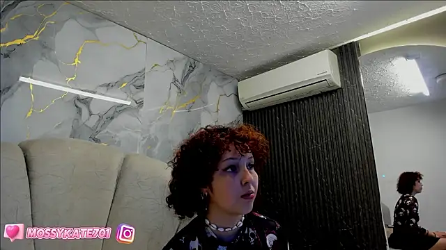 Snapshot of Katemoss70 chatting on 01.09.25 Katemoss70 online show from 01.09.25