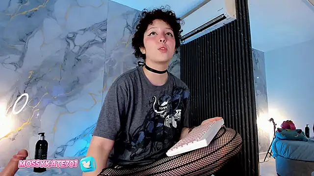 Snapshot of Katemoss70 chatting on 01.29.25 Katemoss70 online show from 01.29.25