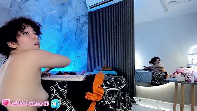 Snapshot of Katemoss70 chatting on 01.31.25 Katemoss70 online show from 01.31.25