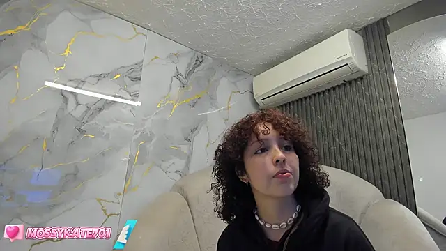 Snapshot of Katemoss70 chatting on 02.16.25 Katemoss70 online show from 02.16.25