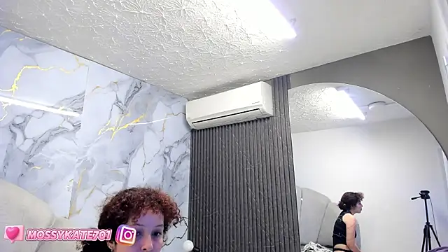 Snapshot of Katemoss70 chatting on 02.21.25 Katemoss70 online show from 02.21.25