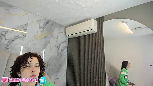 Snapshot of Katemoss70 chatting on 02.22.25 Katemoss70 online show from 02.22.25