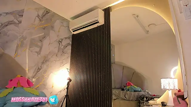 Snapshot of Katemoss70 chatting on 02.23.25 Katemoss70 online show from 02.23.25