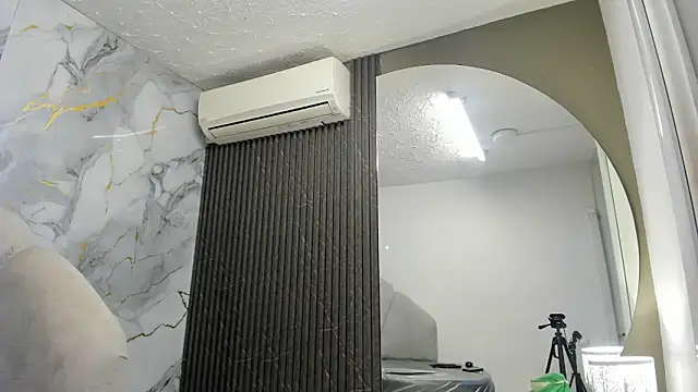 Snapshot of Katemoss70 chatting on 02.28.25 Katemoss70 online show from 02.28.25