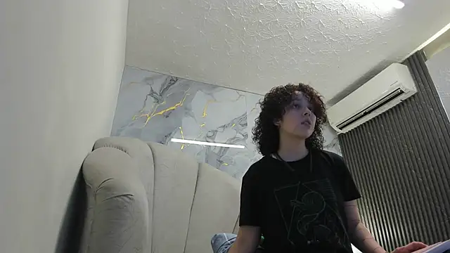 Snapshot of Katemoss70 chatting on 03.02.25 Katemoss70 online show from 03.02.25